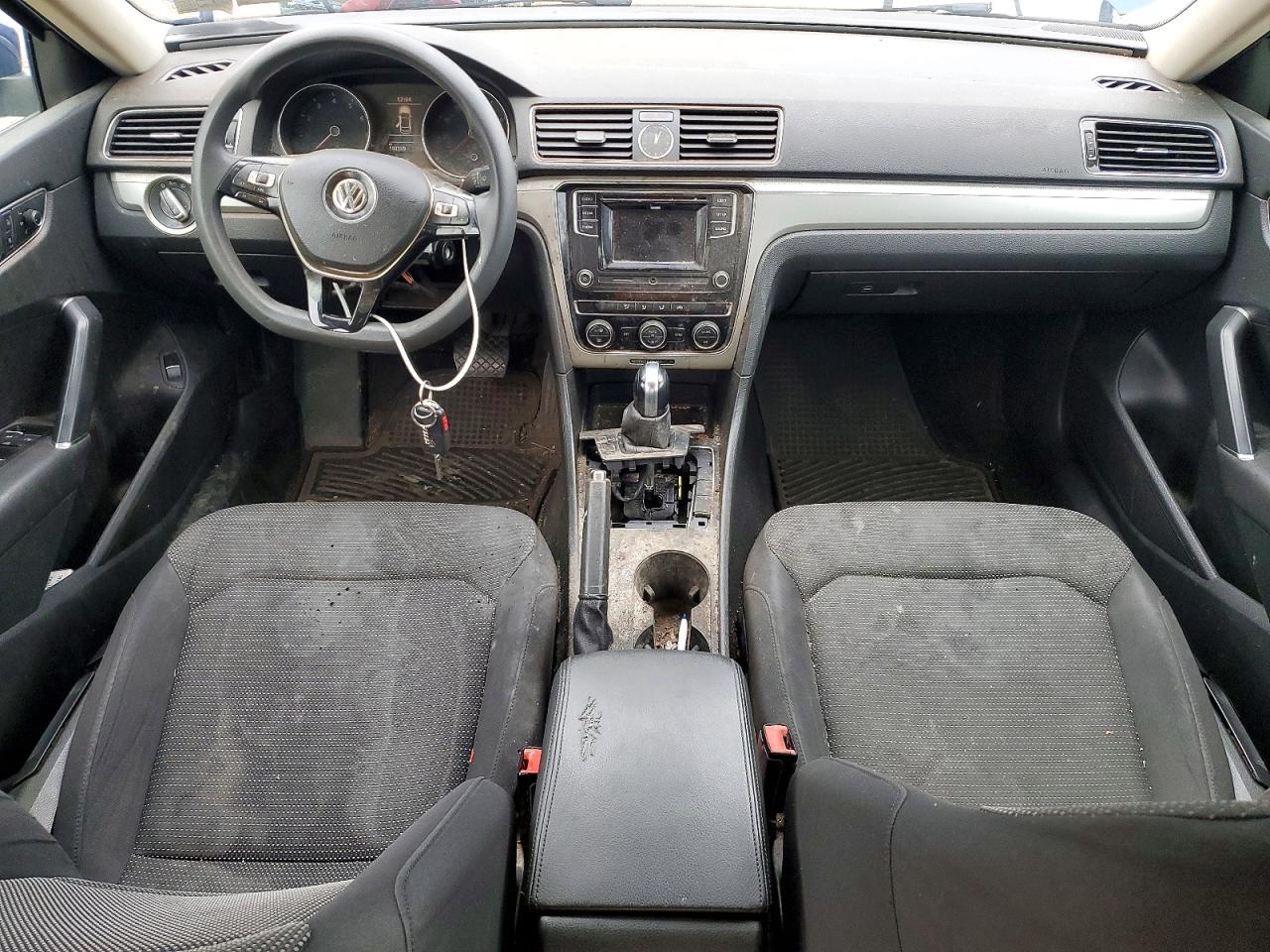 2017 VOLKSWAGEN PASSAT