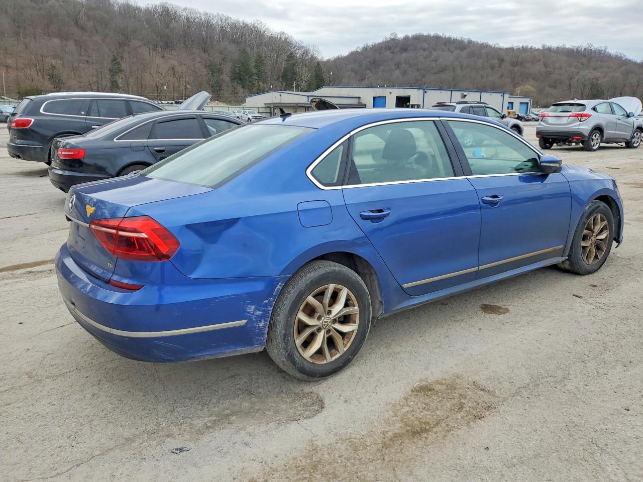 2017 VOLKSWAGEN PASSAT