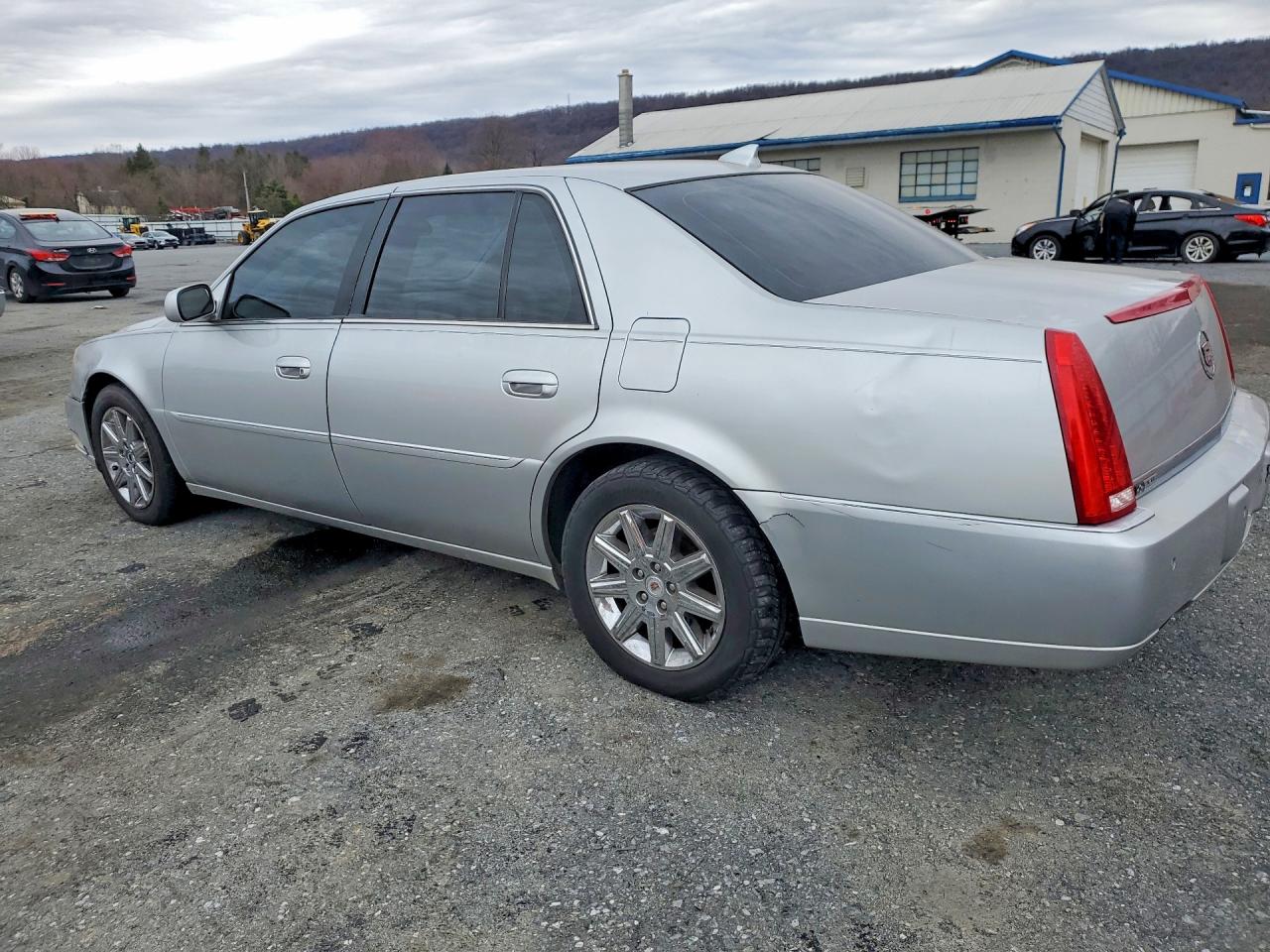 2011 CADILLAC DTS