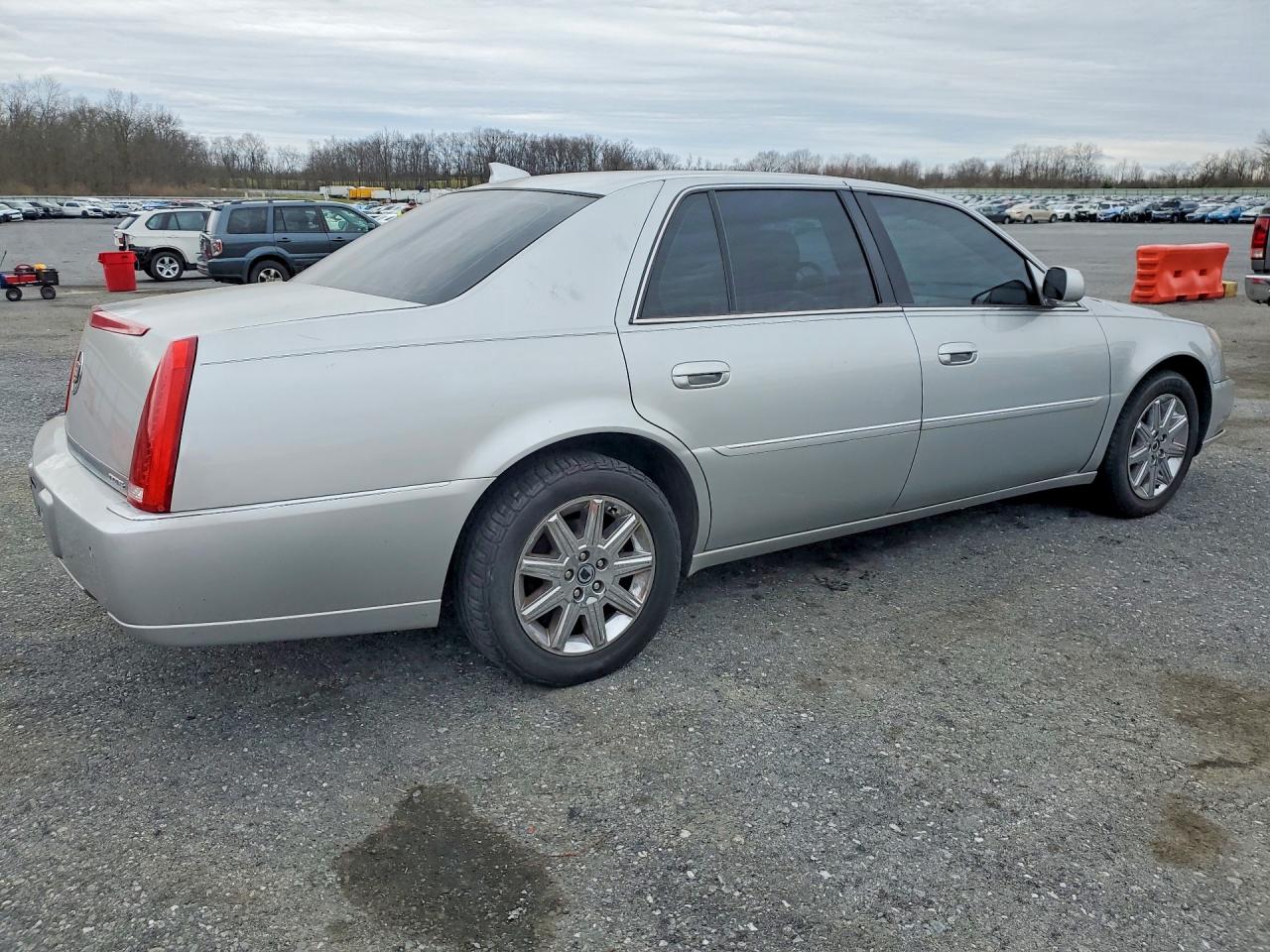 2011 CADILLAC DTS