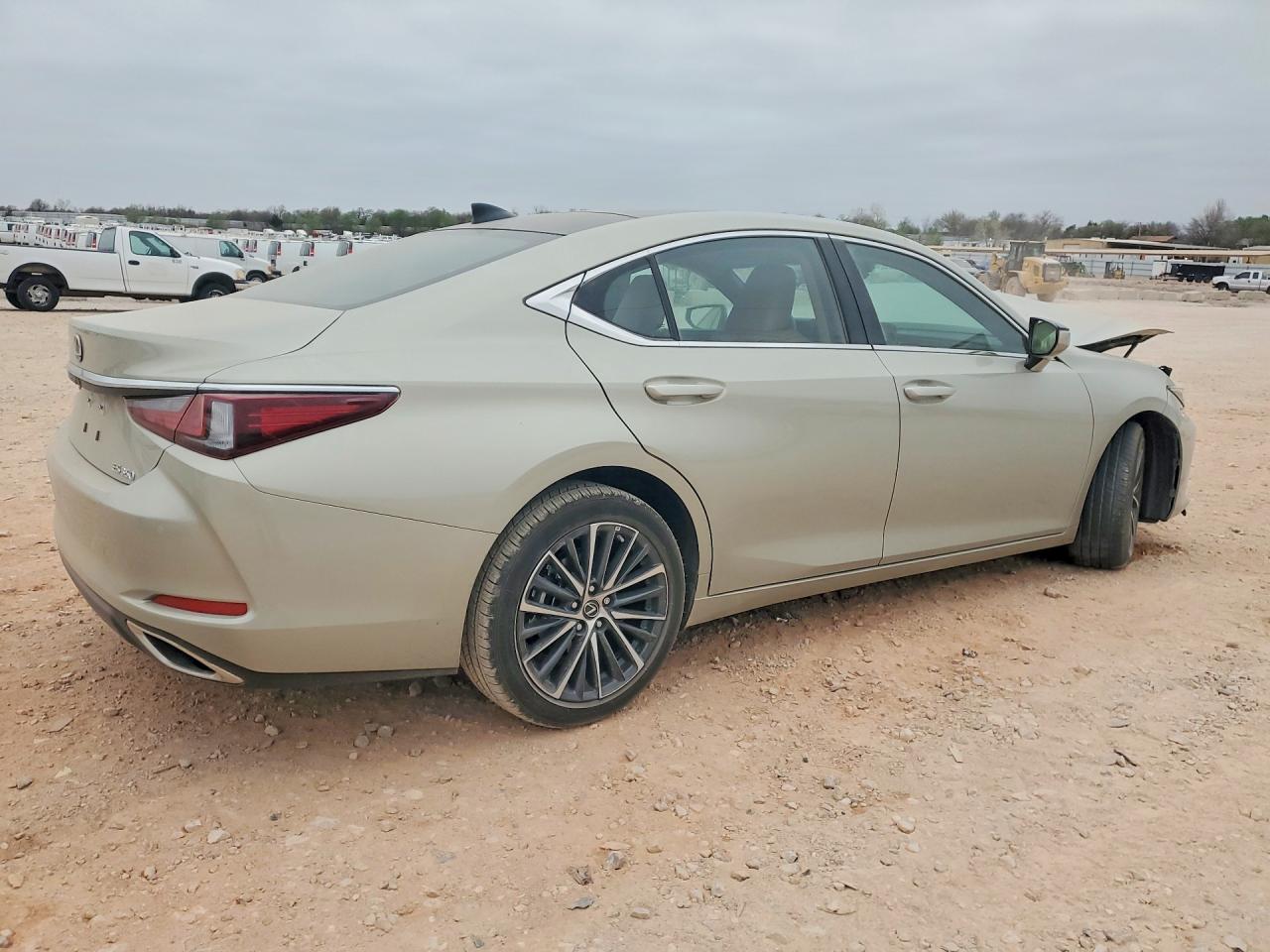 2025 LEXUS ES350