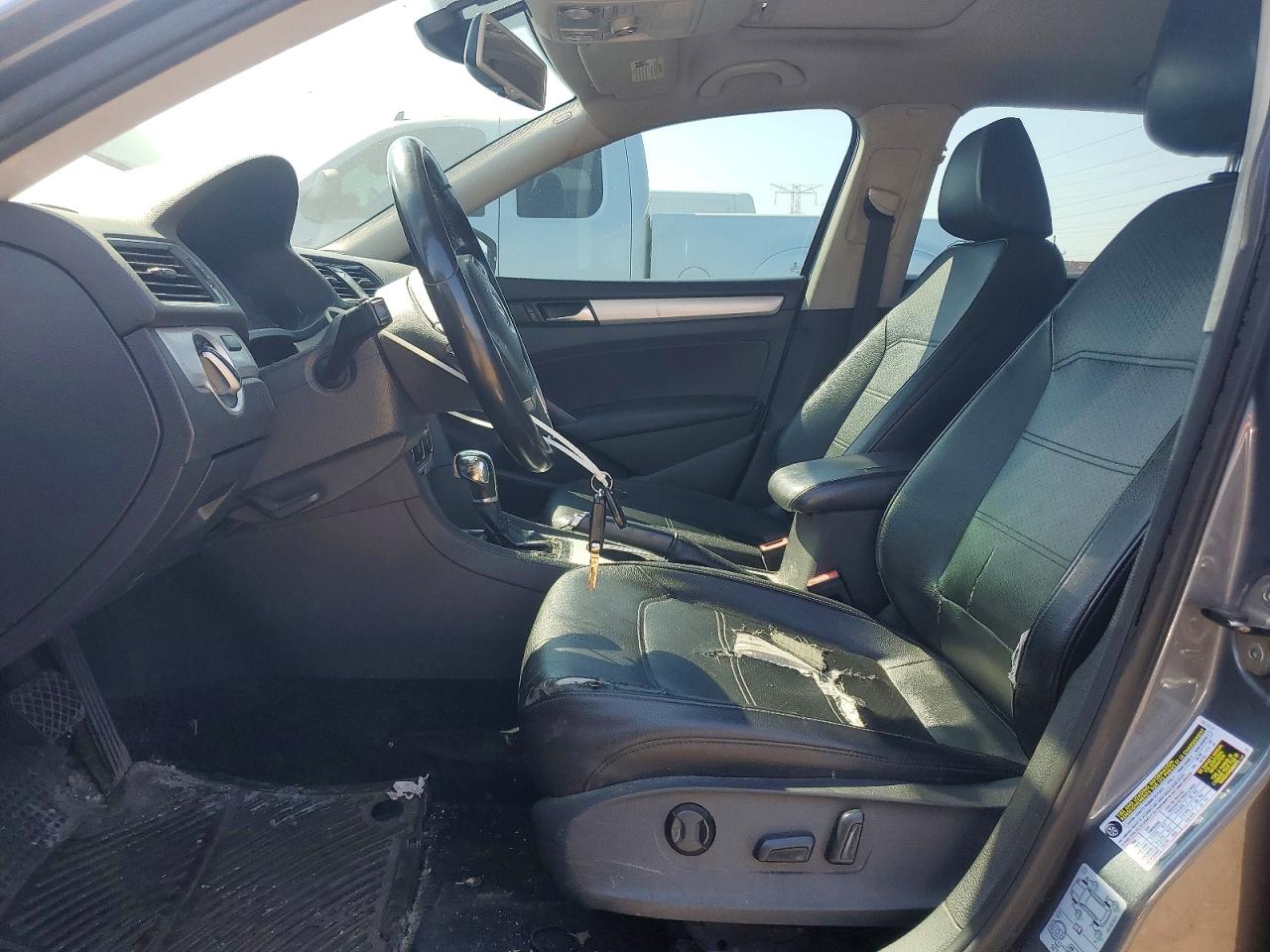 2013 VOLKSWAGEN PASSAT