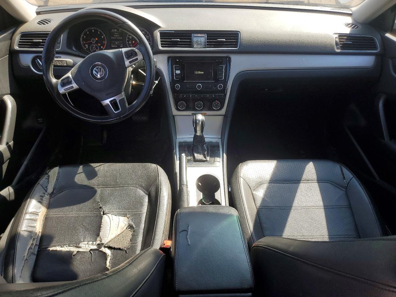 2013 VOLKSWAGEN PASSAT