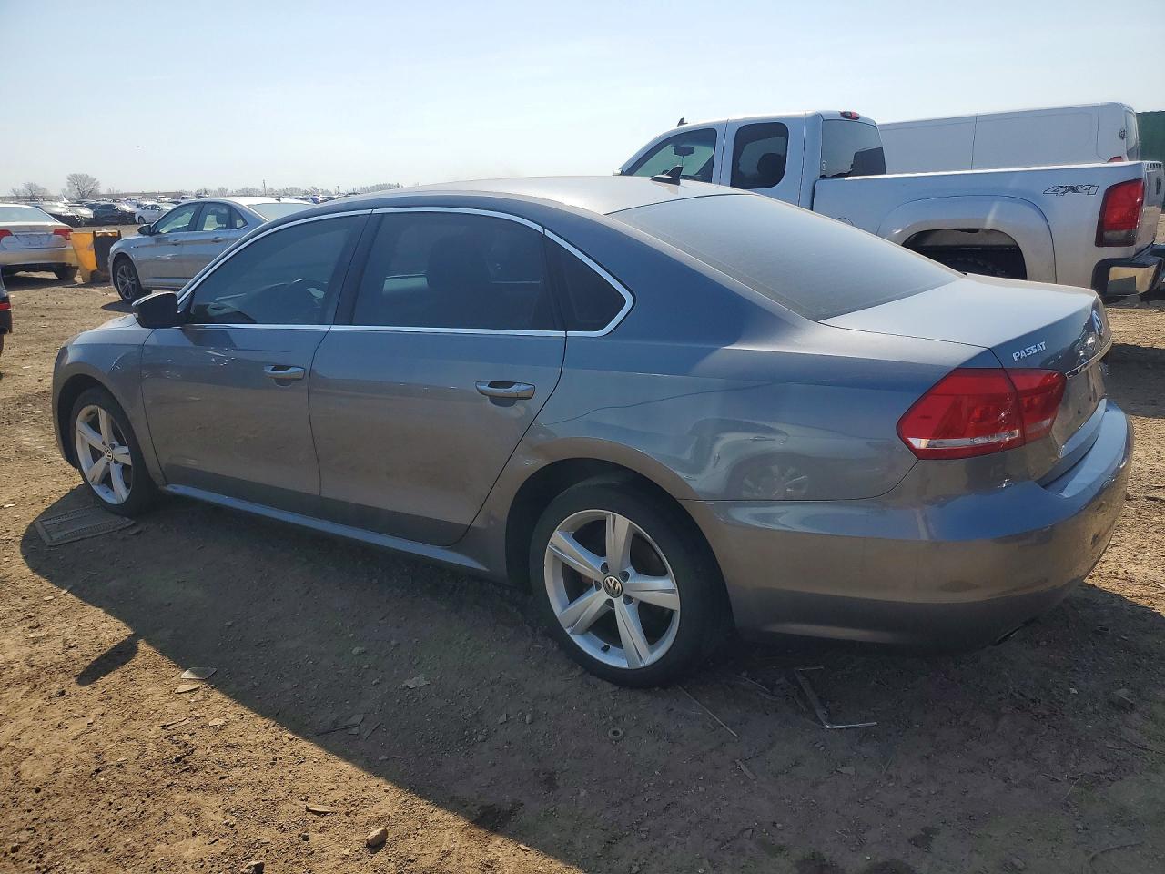2013 VOLKSWAGEN PASSAT