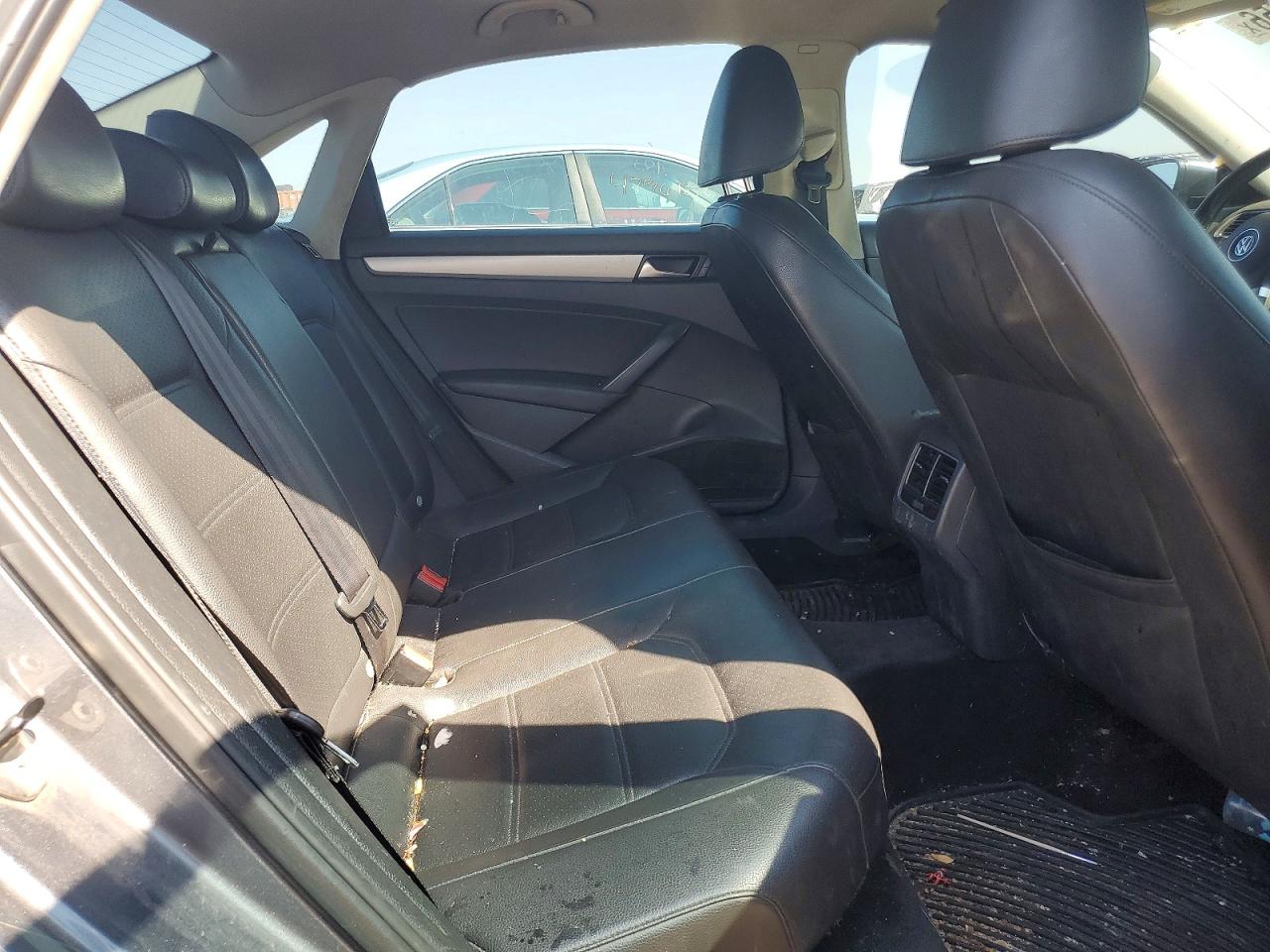 2013 VOLKSWAGEN PASSAT