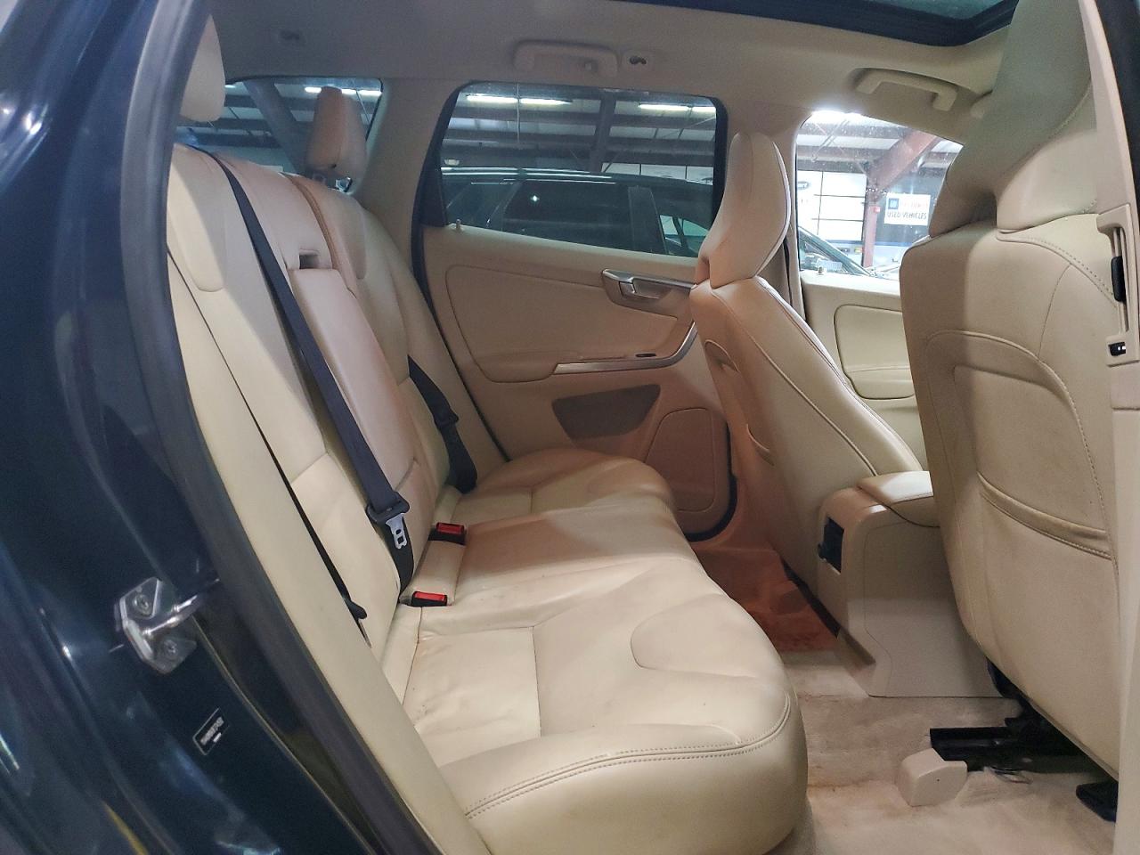 2015 VOLVO XC60
