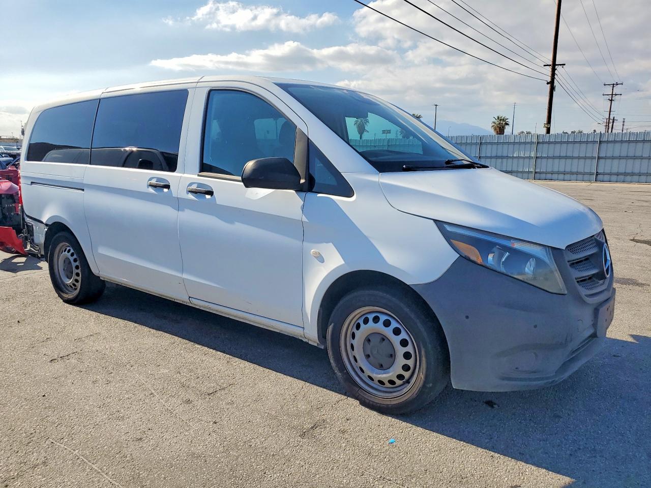 2019 MERCEDES BENZ METRIS