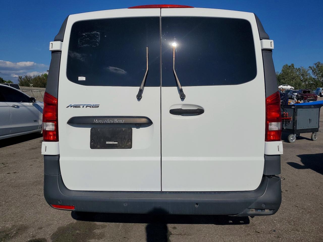 2019 MERCEDES BENZ METRIS