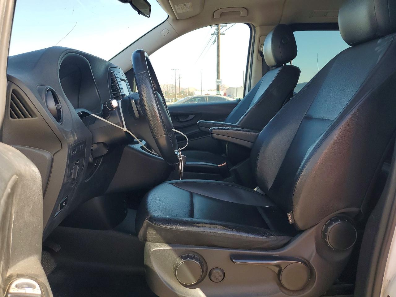 2019 MERCEDES BENZ METRIS
