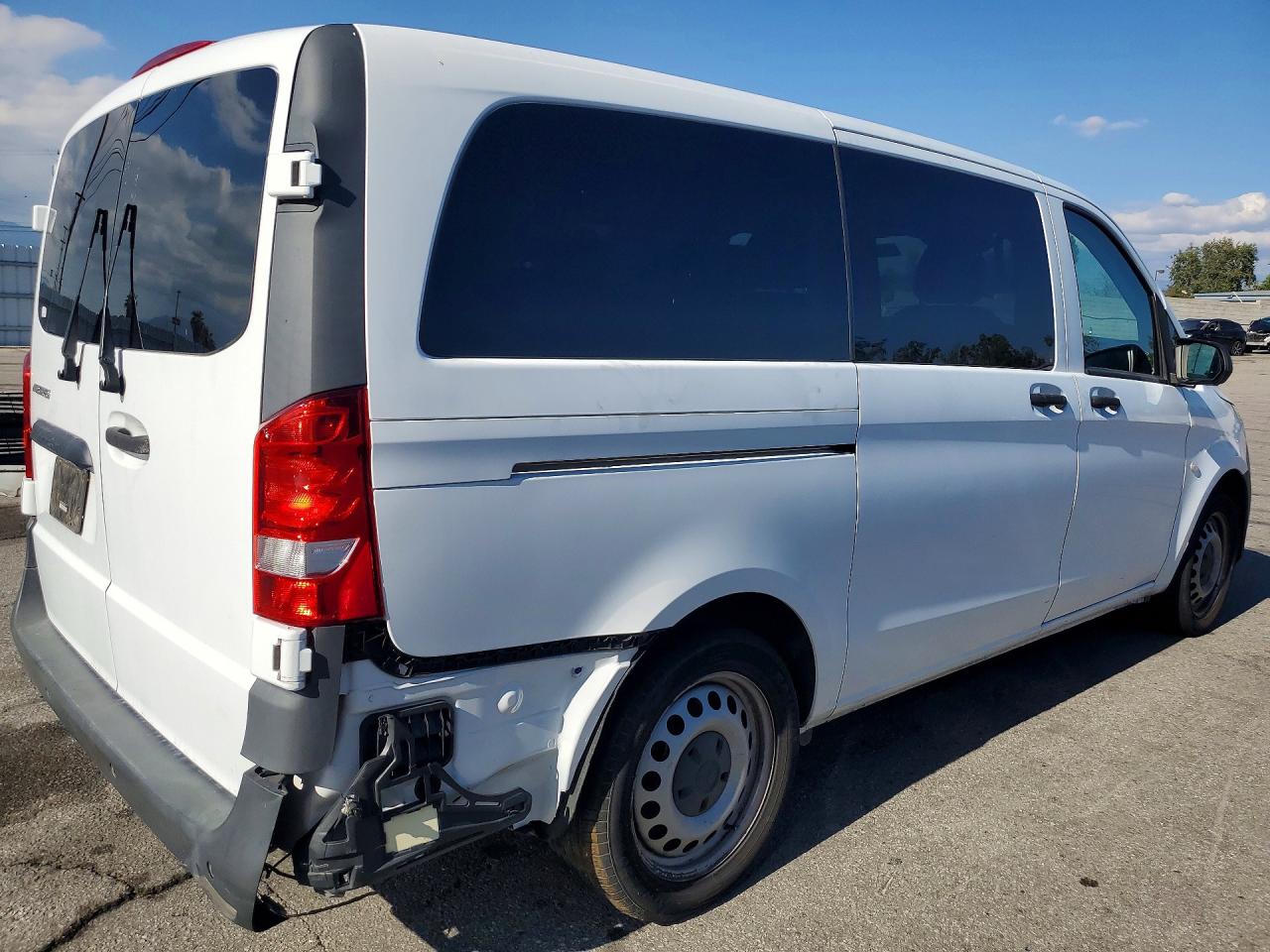2019 MERCEDES BENZ METRIS