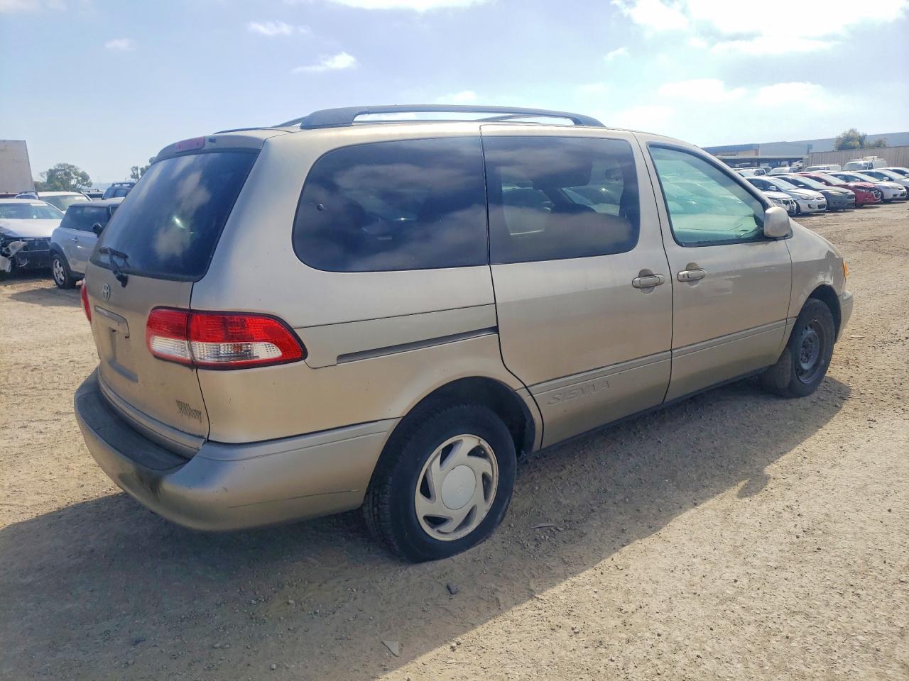 2002 TOYOTA SIENNA