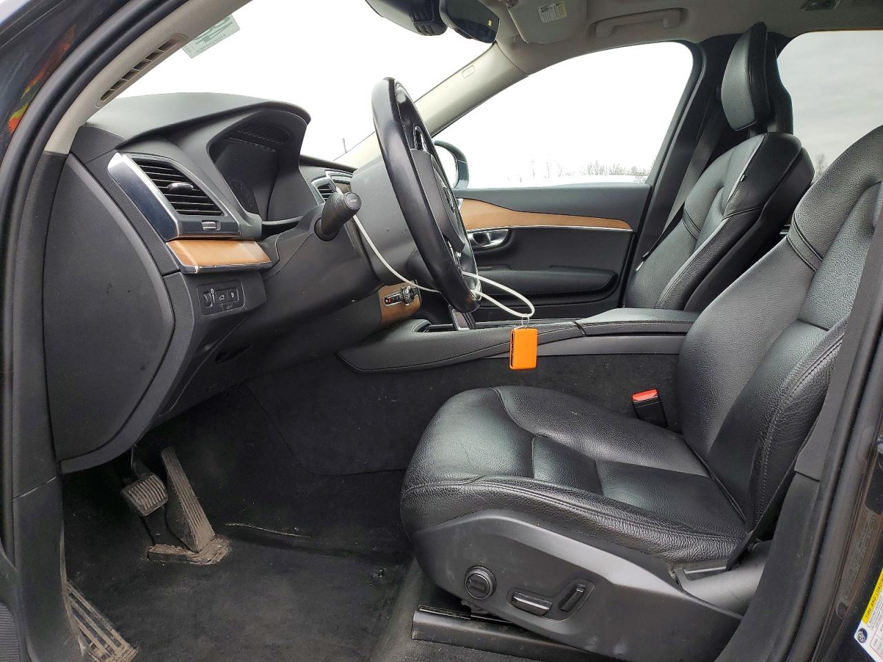 2021 VOLVO XC90