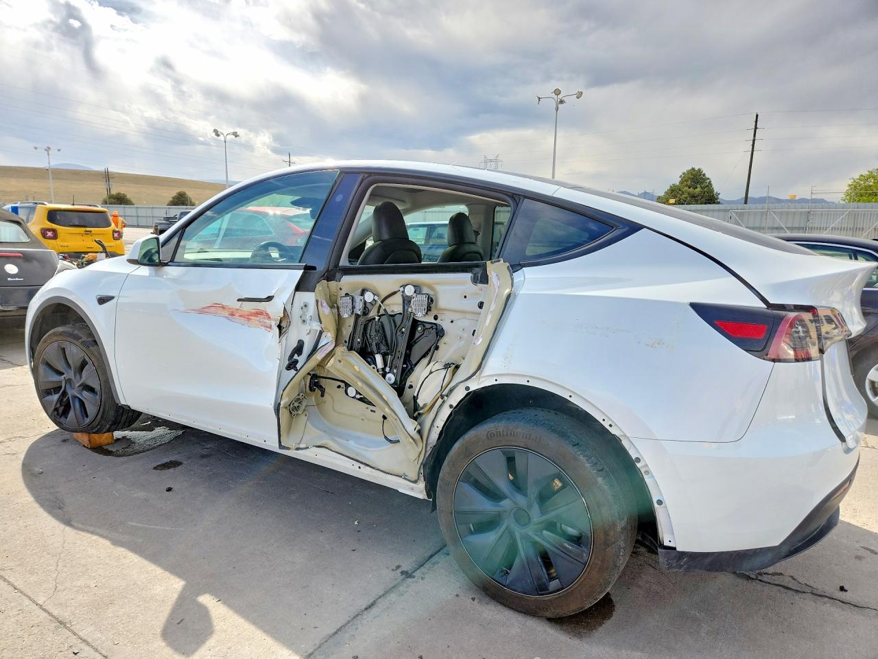 2024 TESLA MODEL Y