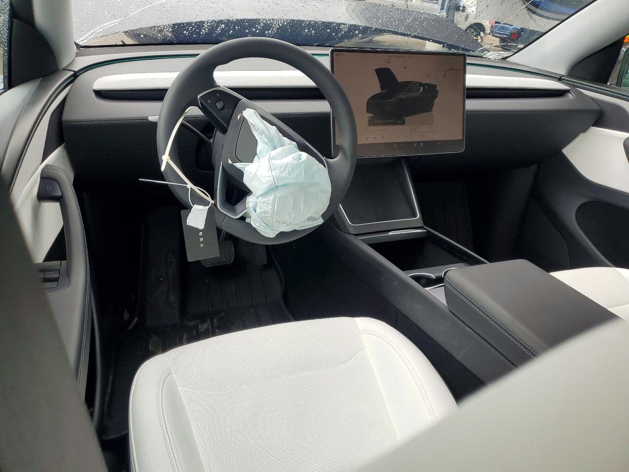 2026 TESLA MODEL Y