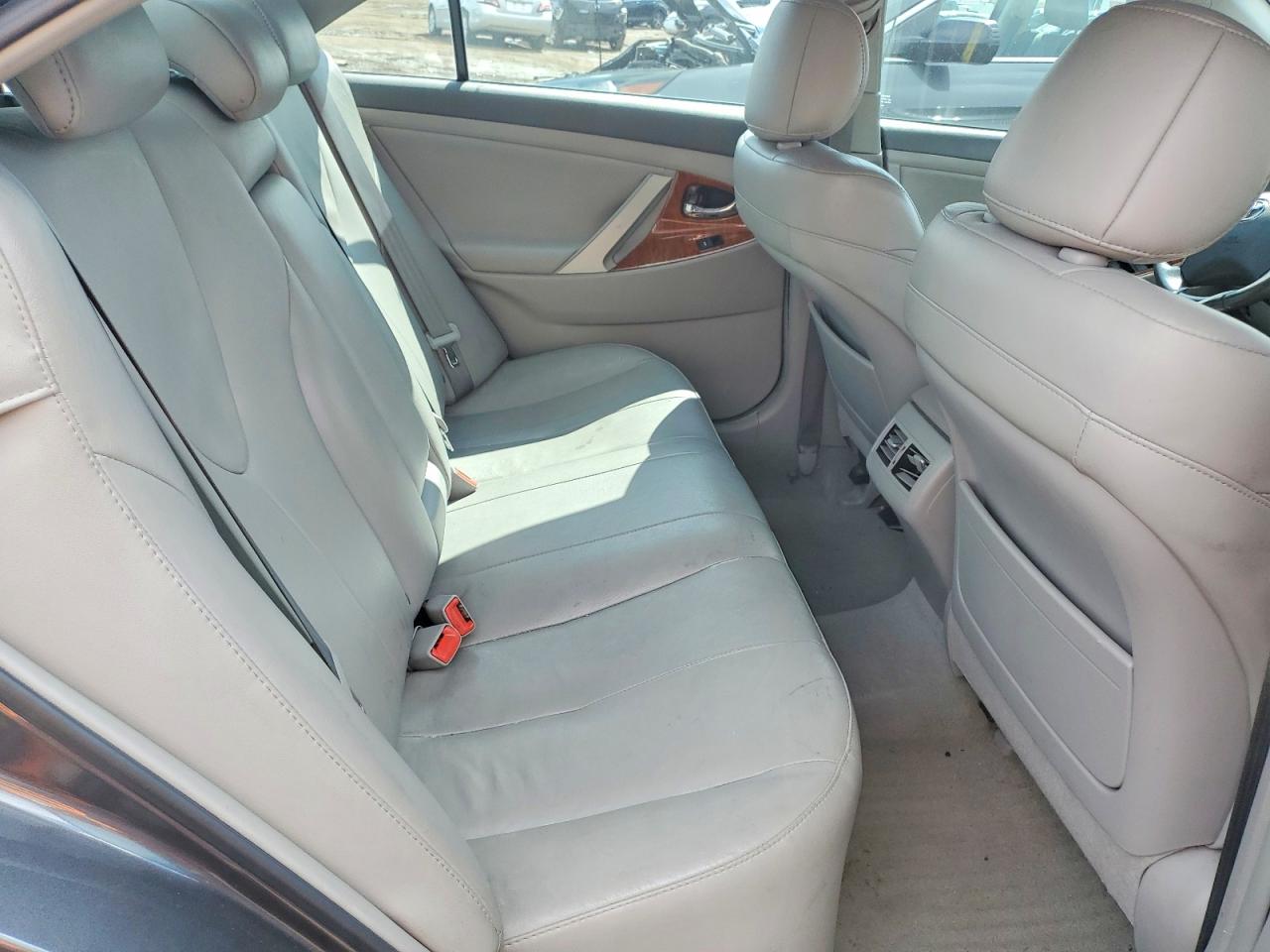 2011 TOYOTA CAMRY SOLA