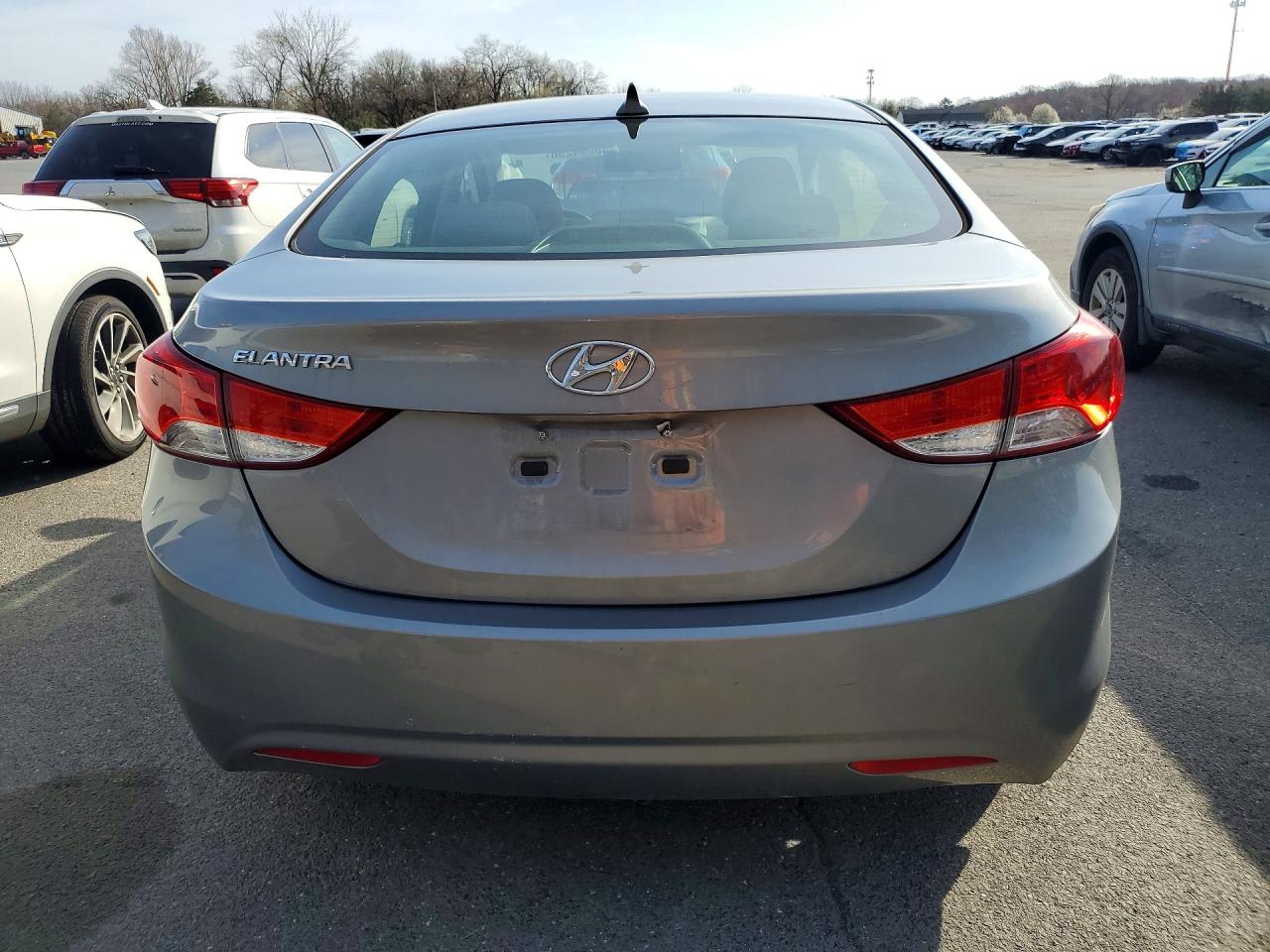 2013 HYUNDAI ELANTRA