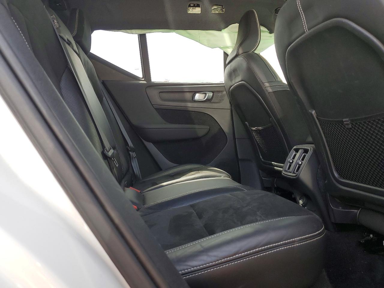 2019 VOLVO XC40