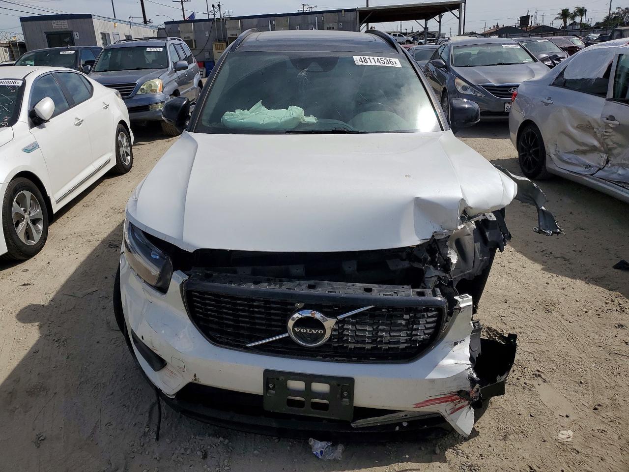 2019 VOLVO XC40