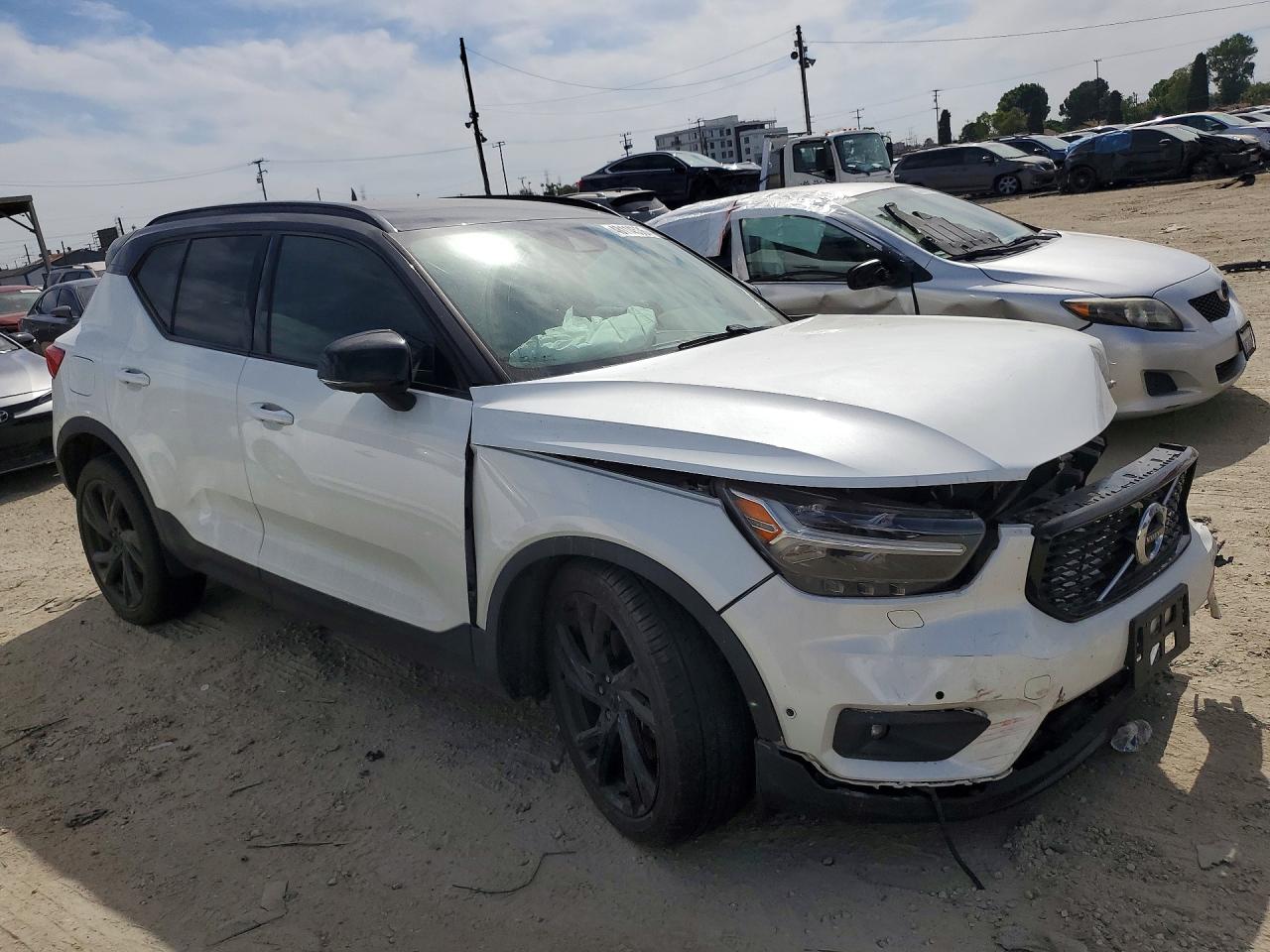 2019 VOLVO XC40