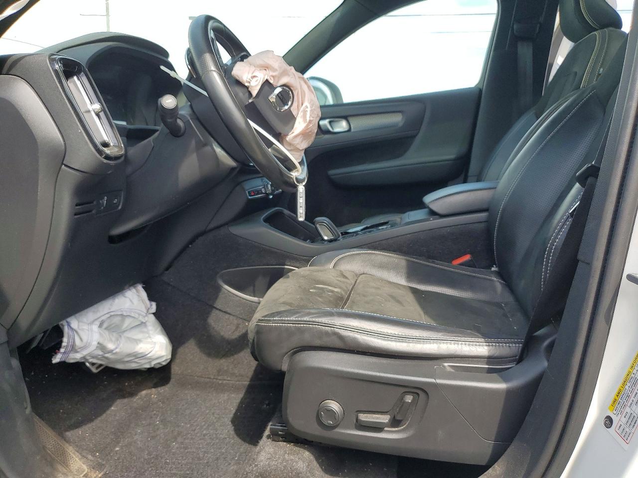 2019 VOLVO XC40