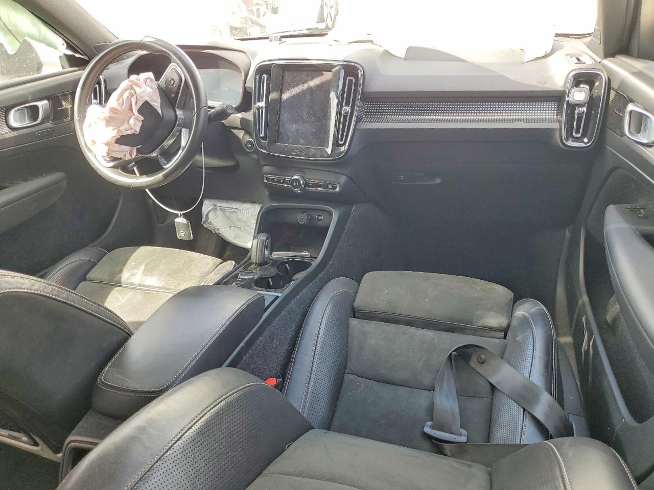 2019 VOLVO XC40