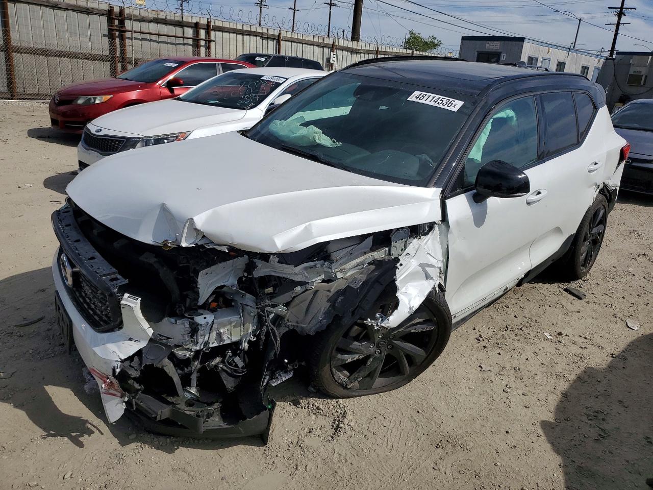 2019 VOLVO XC40