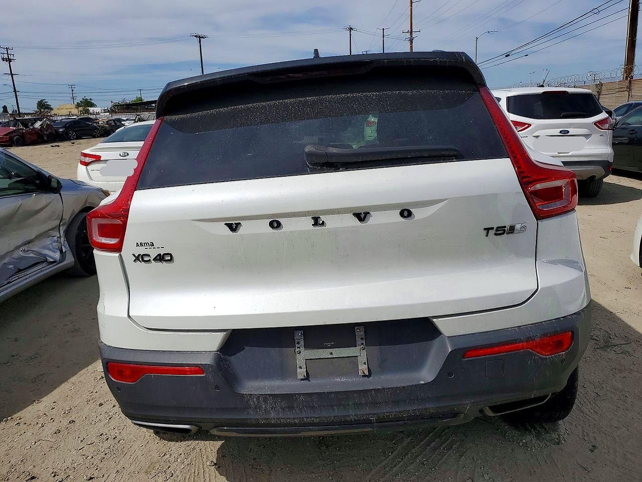 2019 VOLVO XC40