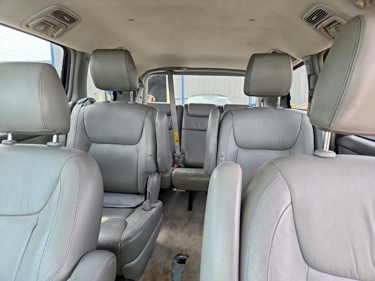2009 TOYOTA SIENNA