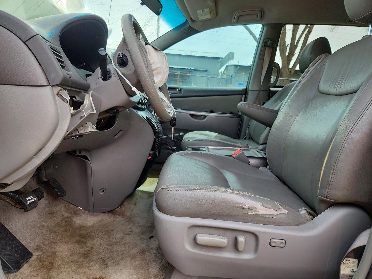 2009 TOYOTA SIENNA