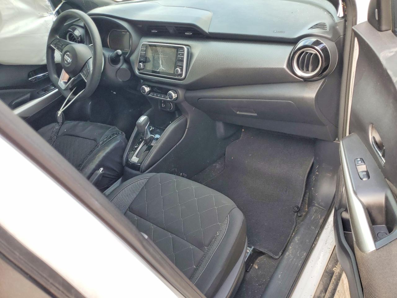 2019 NISSAN KICKS