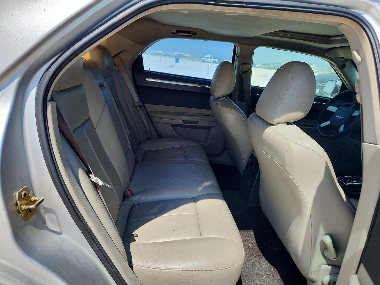 2005 CHRYSLER 300
