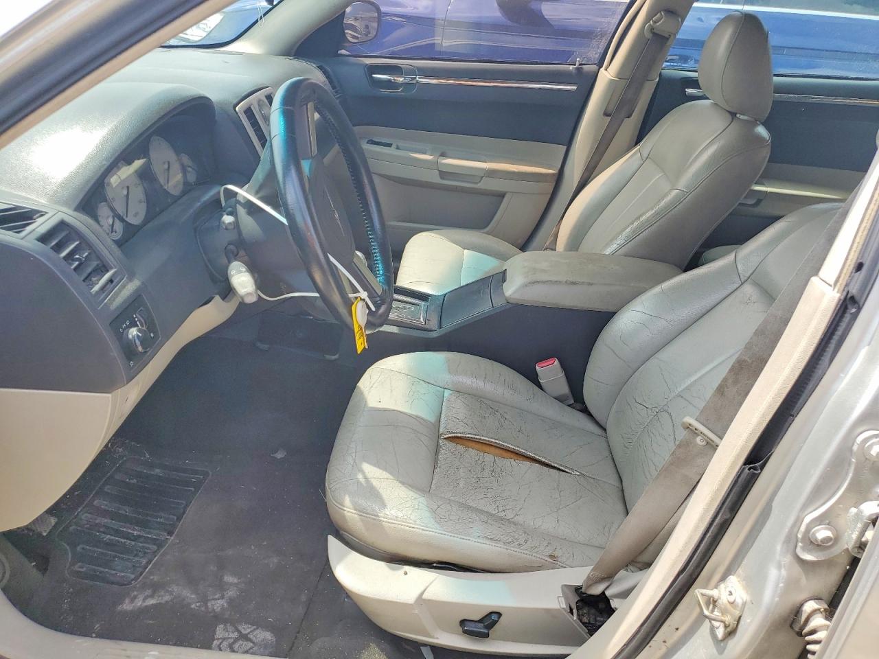 2005 CHRYSLER 300