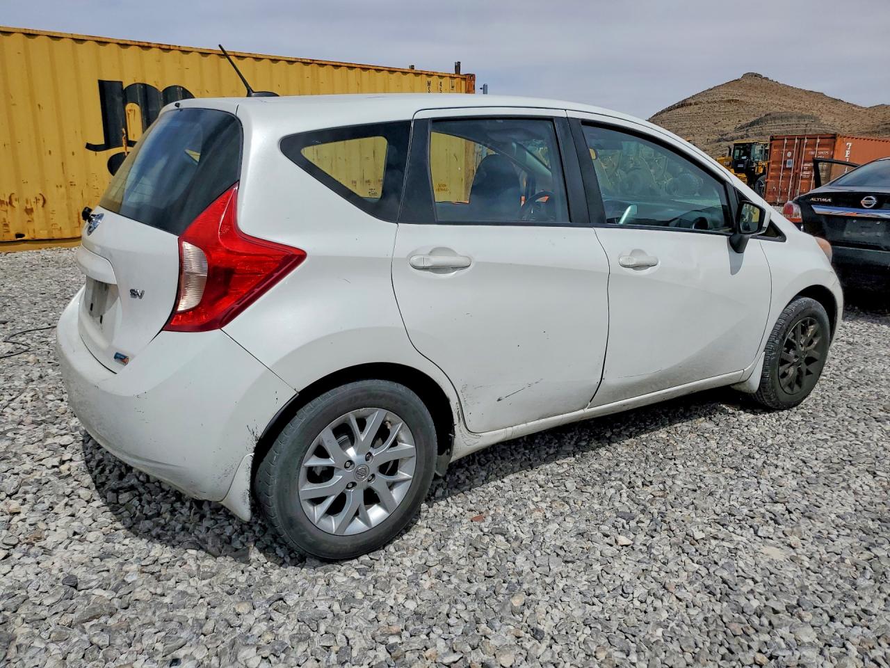 2016 NISSAN VERSA