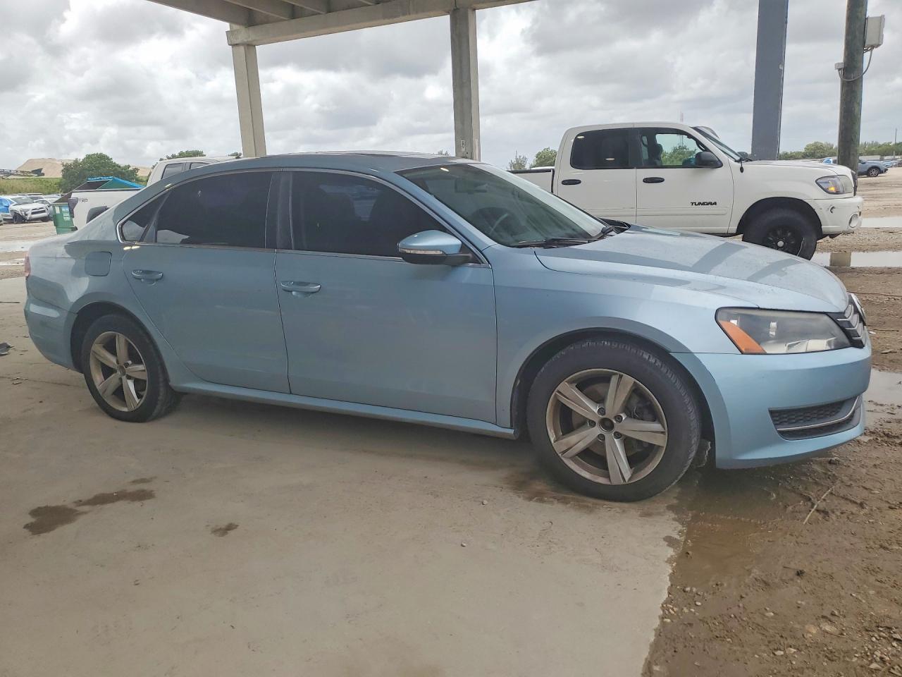 2012 VOLKSWAGEN PASSAT