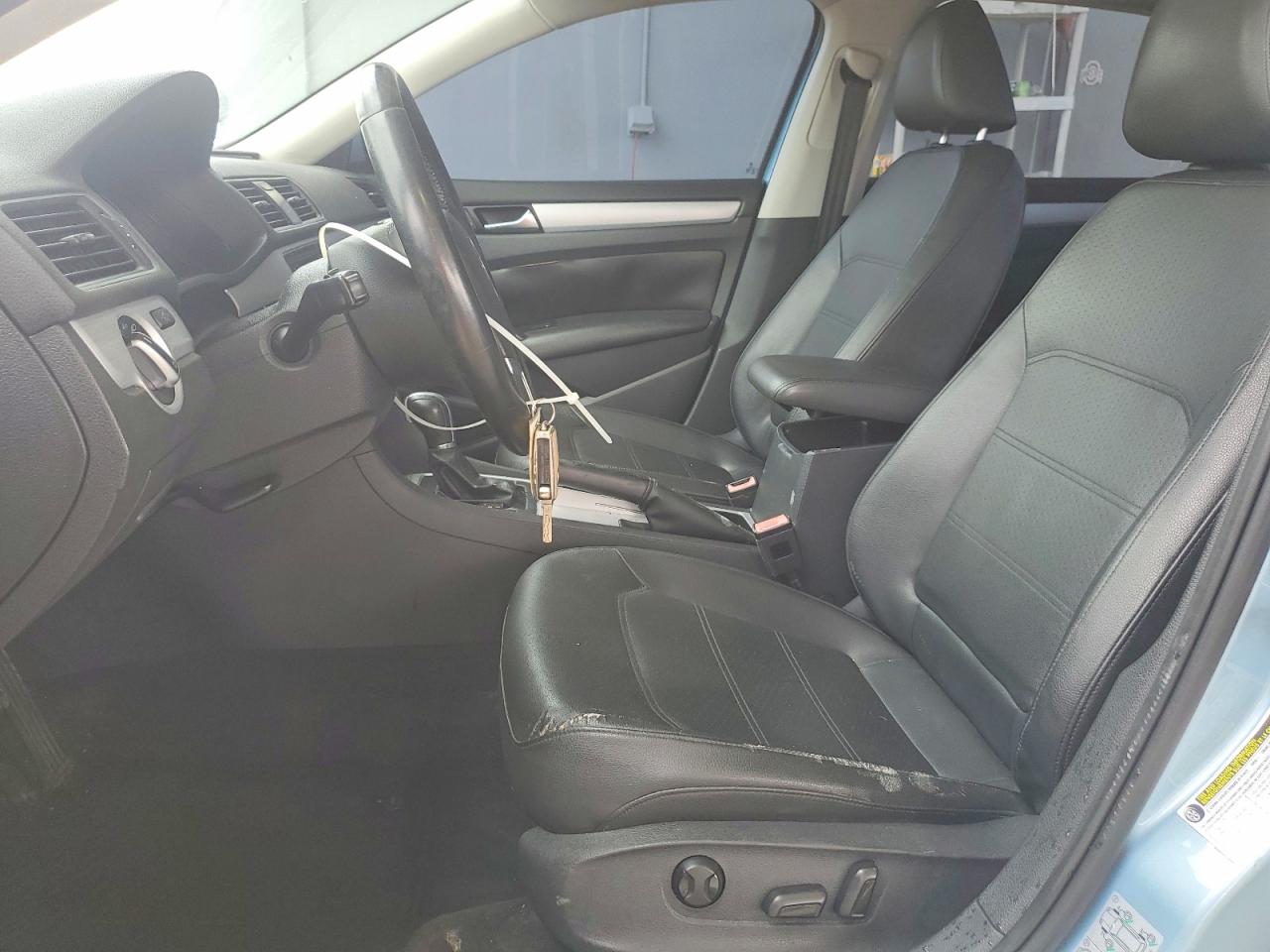 2012 VOLKSWAGEN PASSAT