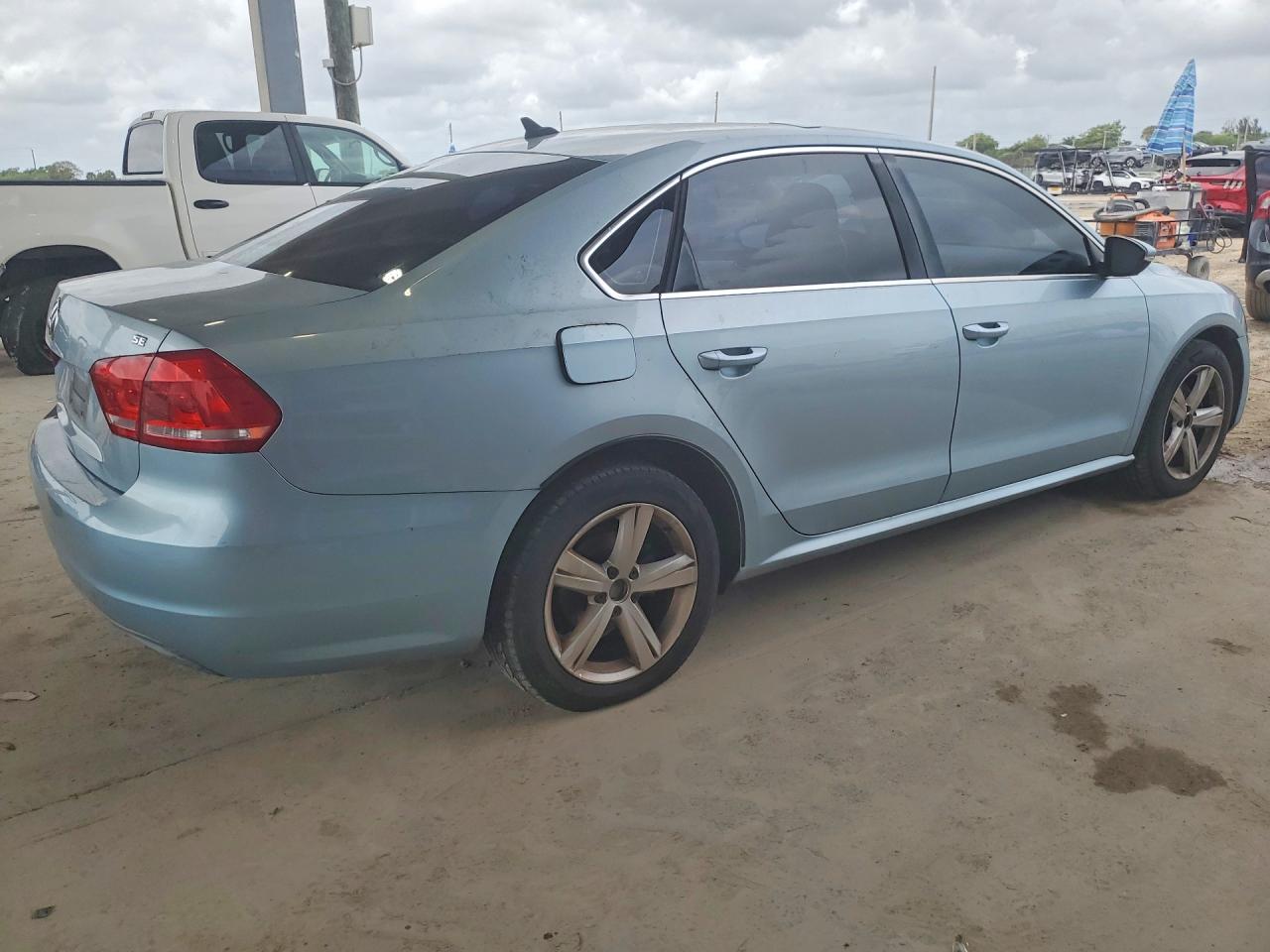 2012 VOLKSWAGEN PASSAT