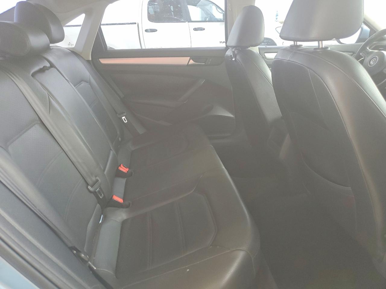 2012 VOLKSWAGEN PASSAT
