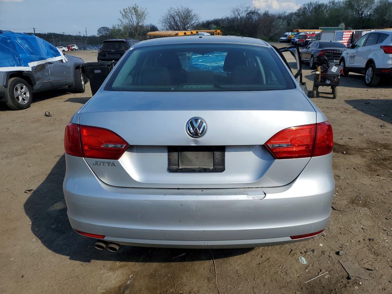 2011 VOLKSWAGEN JETTA