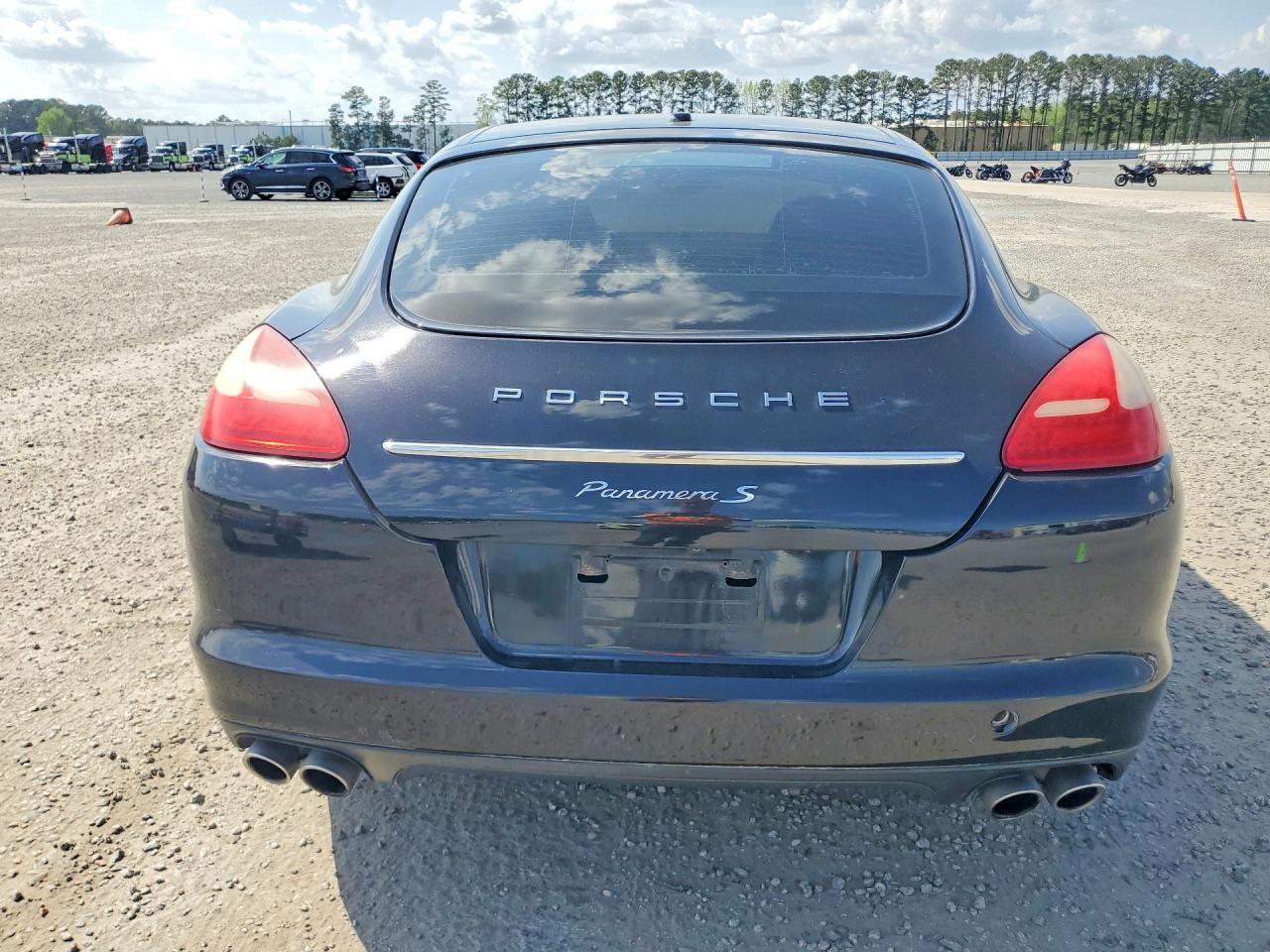 2013 PORSCHE PANAMERA