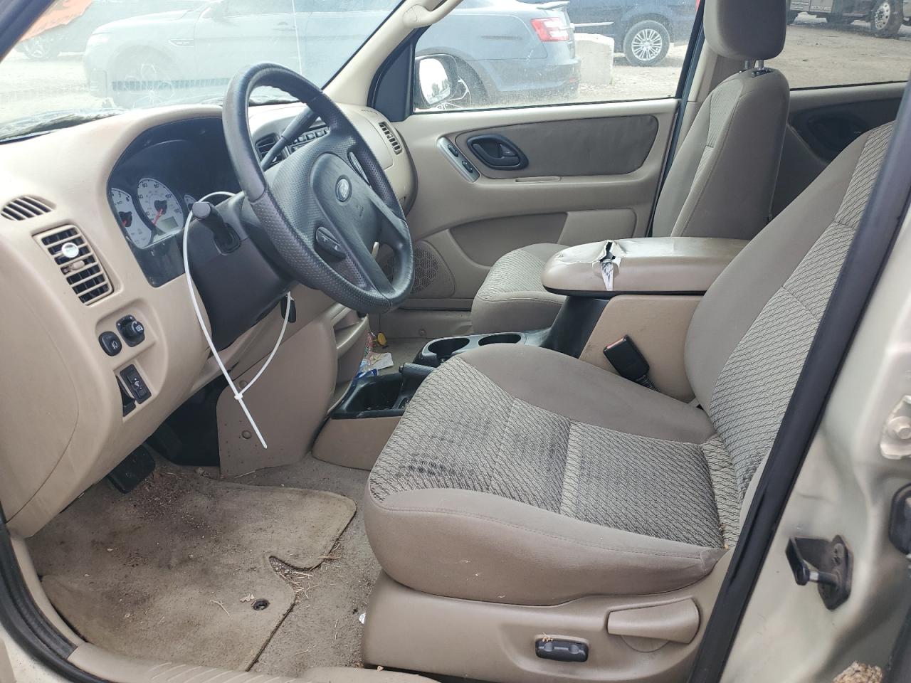 2004 FORD ESCAPE