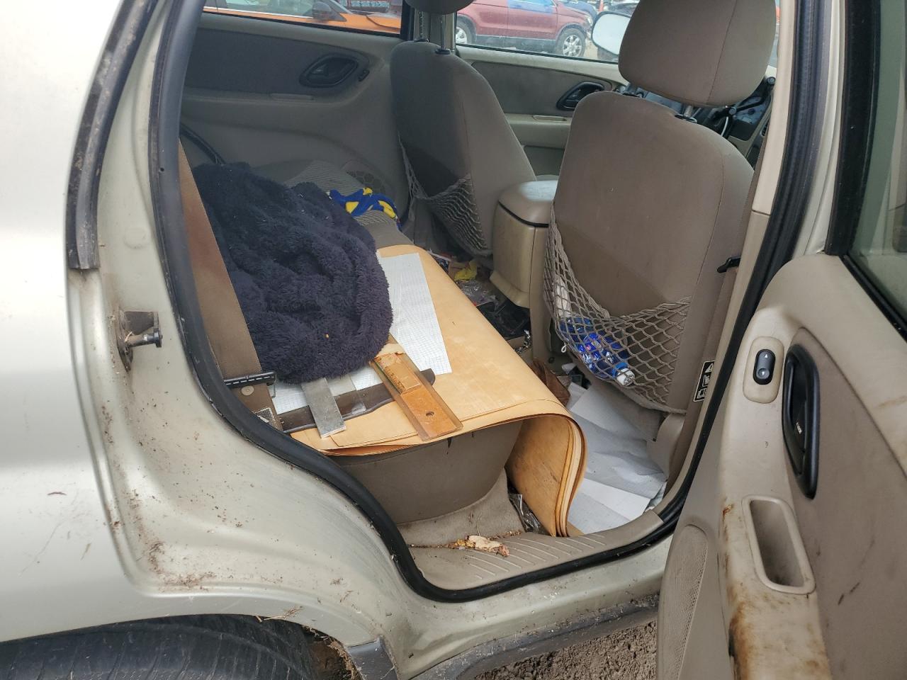2004 FORD ESCAPE