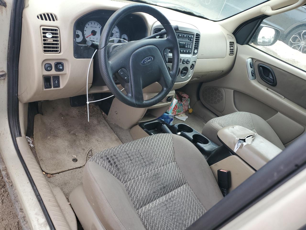 2004 FORD ESCAPE