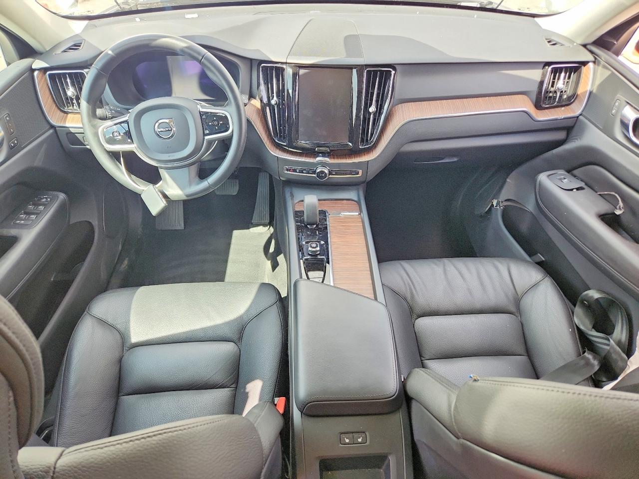 2023 VOLVO XC60