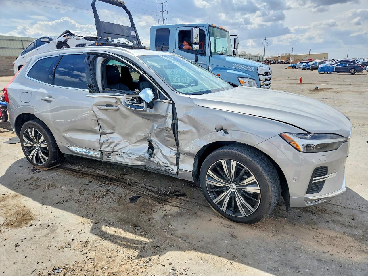 2023 VOLVO XC60
