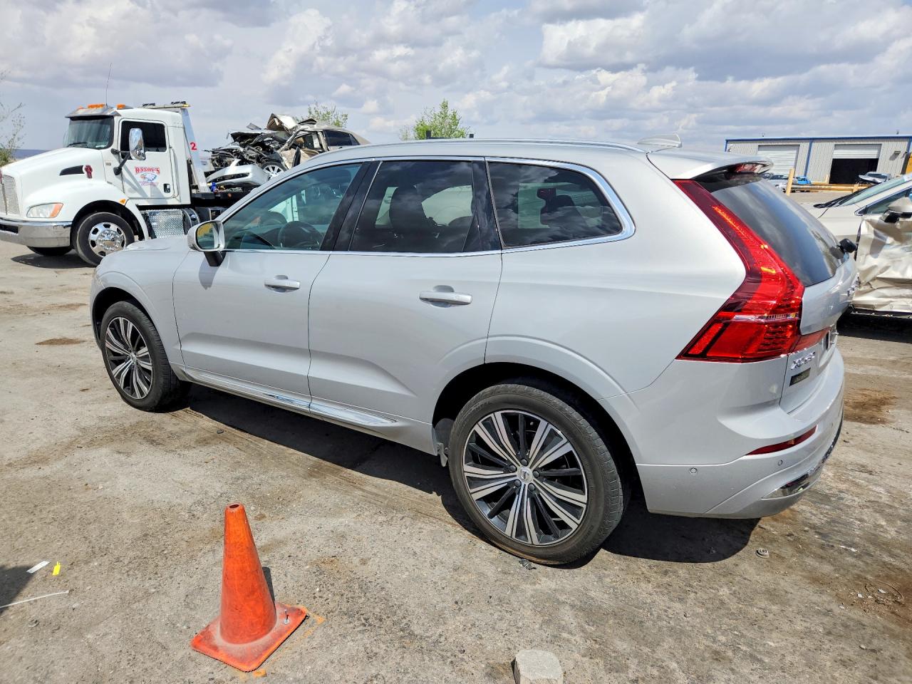 2023 VOLVO XC60
