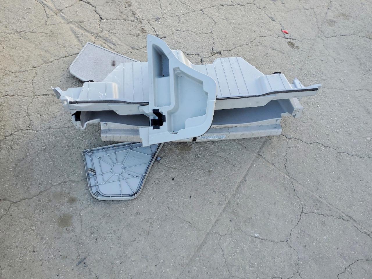 2012 TOYOTA PRIUS PLUG