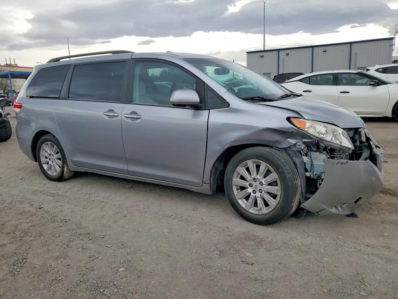2011 TOYOTA SIENNA