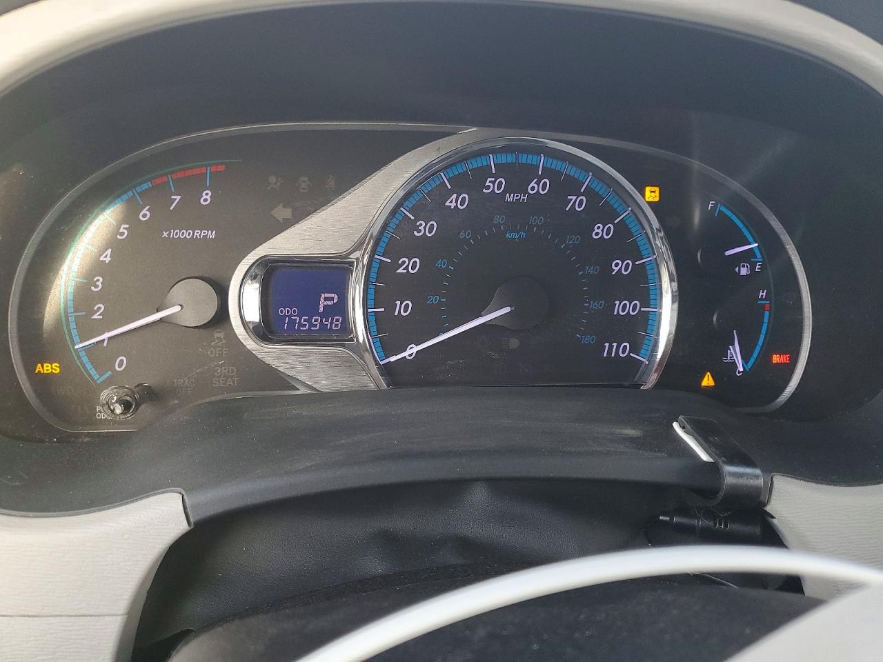 2011 TOYOTA SIENNA