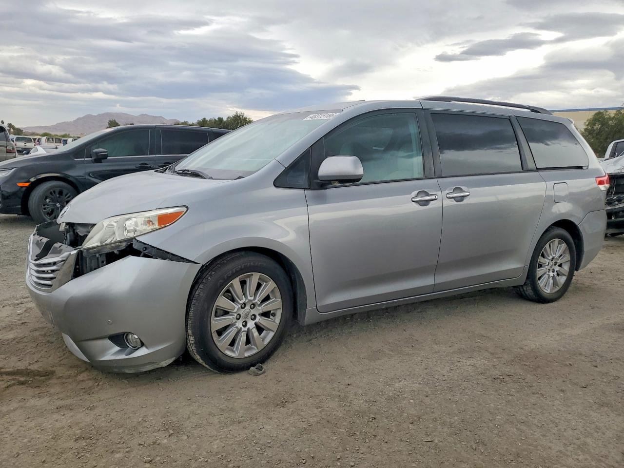 2011 TOYOTA SIENNA