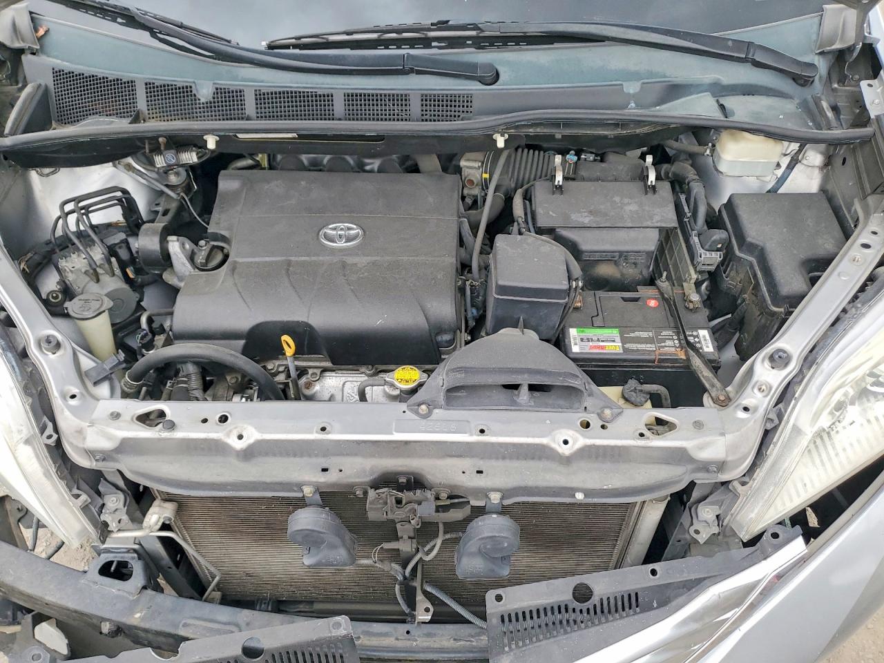 2011 TOYOTA SIENNA